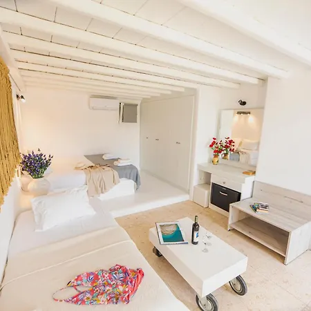 Poppy Mykonos * אנו מרה