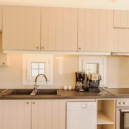 Poppy Mykonos * Áno Merá