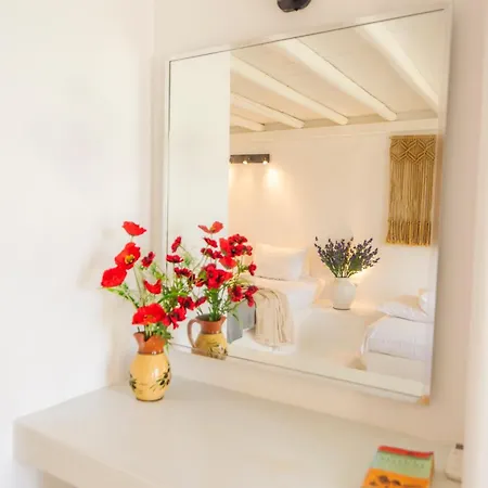 Poppy Mykonos * Áno Merá