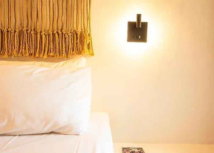 Poppy Mykonos אנו מרה